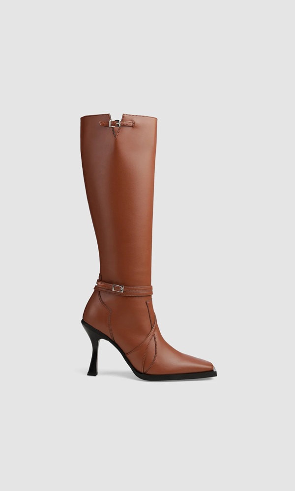 Alicia – Sculptural. Sleek. Surprisingly Comfortable. Image 3